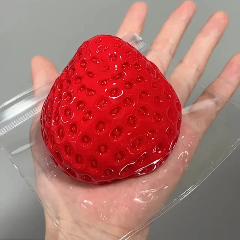 Squishy Big Strawberry Squeeze – Party Games Spy recenzja i cena