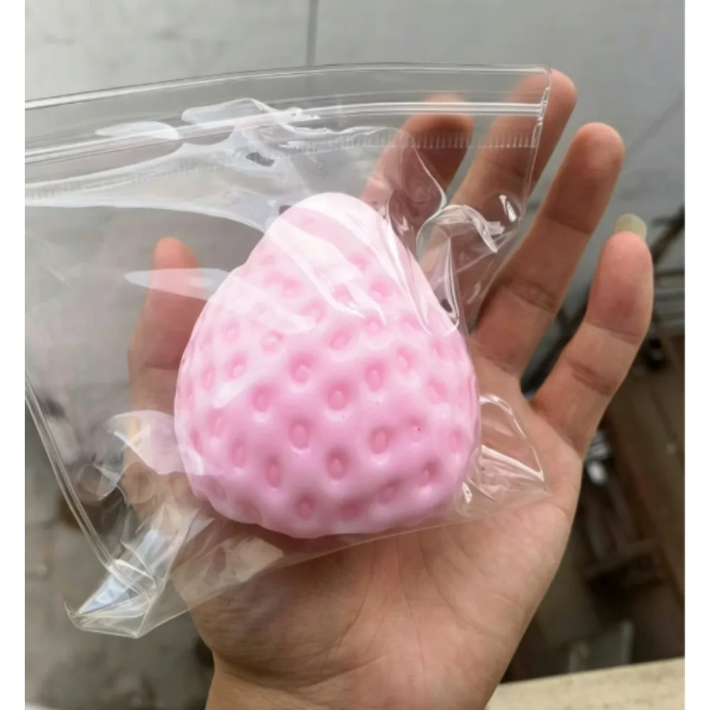 Squishy Big Strawberry Squeeze – Party Games Spy recenzja i cena