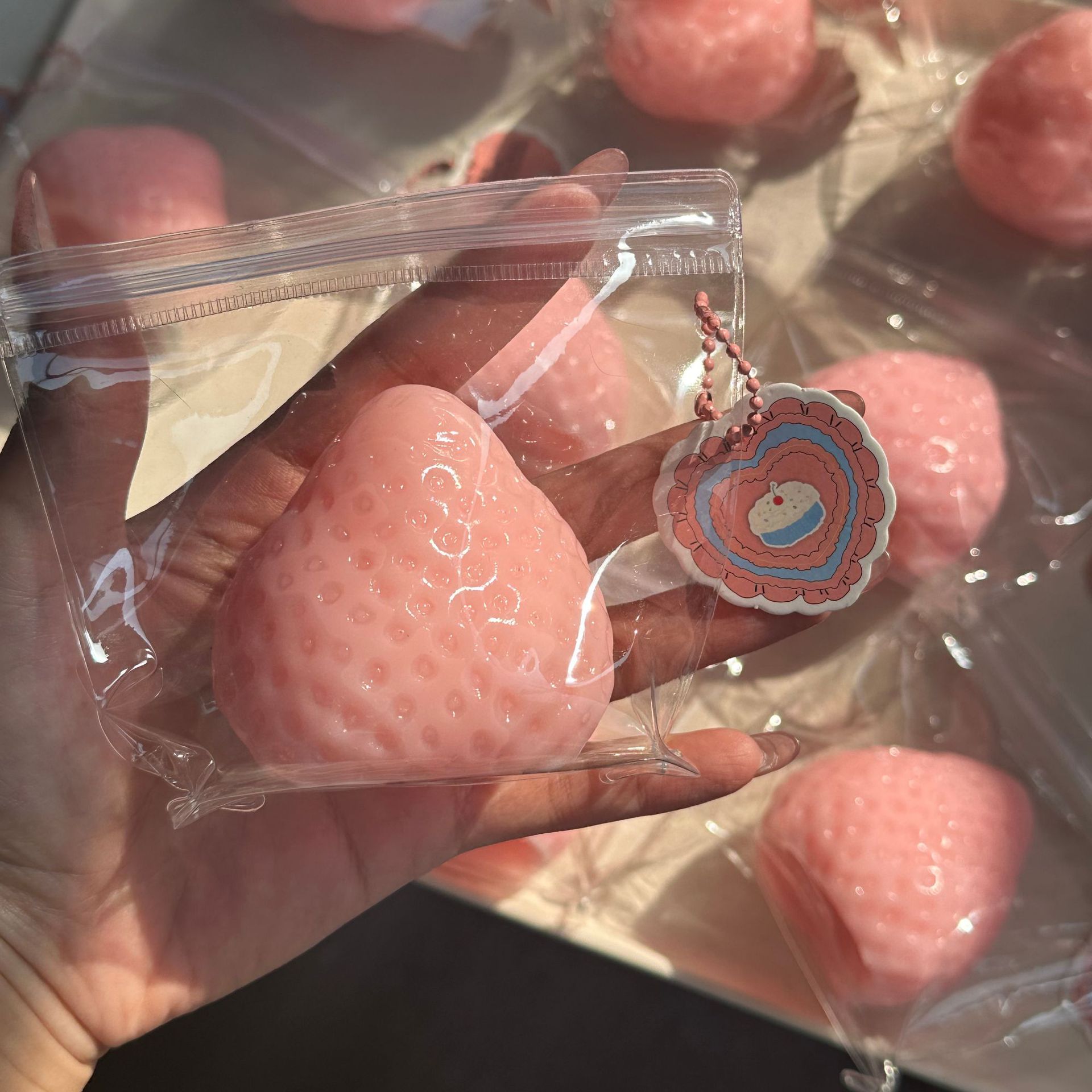 Strawberry Taba Squishy Fidget – Party Games Spy recenzja i cena