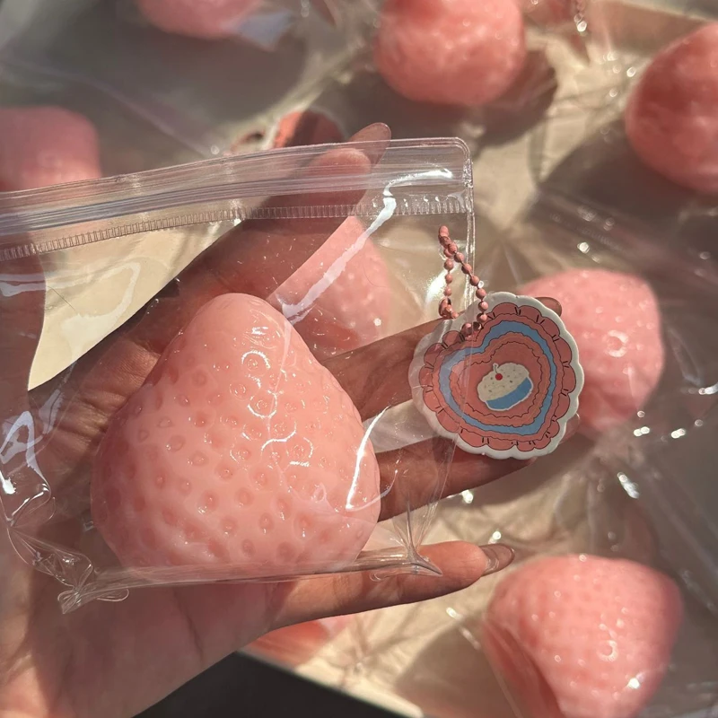 Strawberry Taba Squishy Fidget – Party Games Spy recenzja i cena